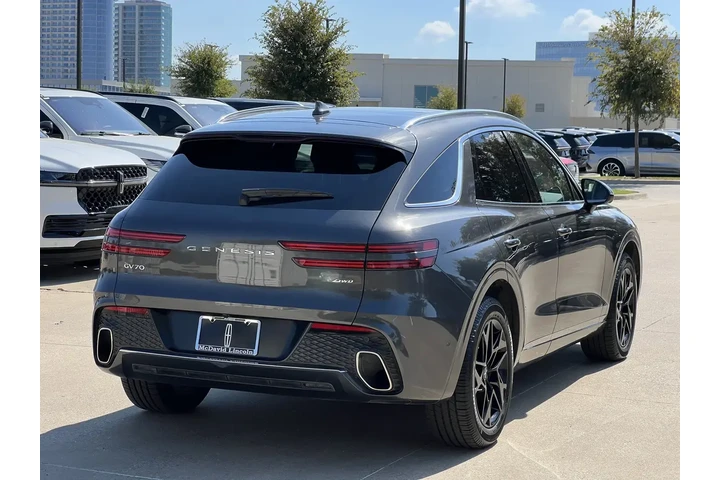 $28299 : Genesis GV70 2022 AWD 2.5T S image 9