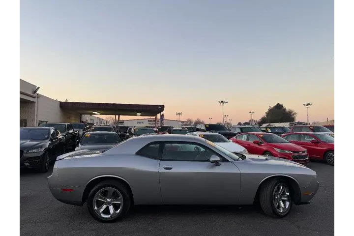 $16938 : Dodge Challenger 2014 SXT 2d image 8