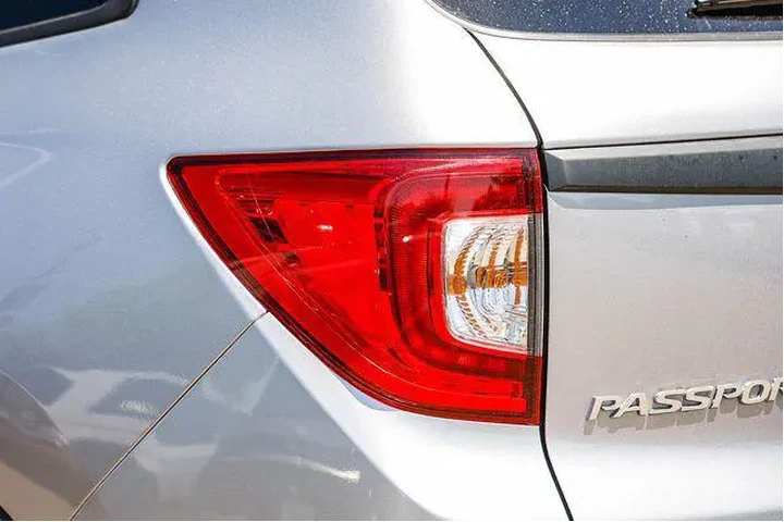 $27483 : Honda Passport 2021 AWD Tour image 10