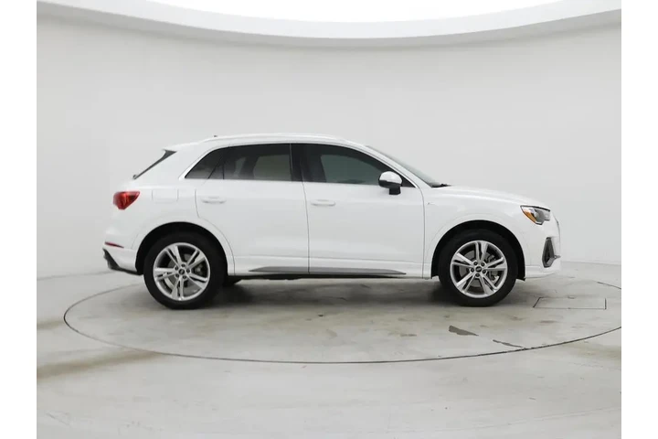 $24998 : Audi Q3 2022 AWD quattro S l image 7
