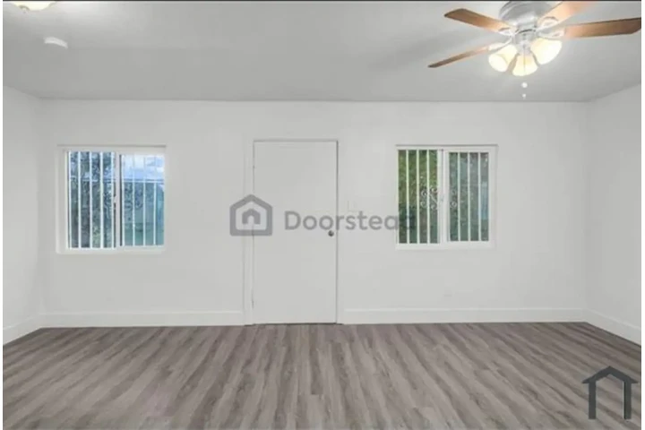 $2600 : CASA DE RENTA ! image 6