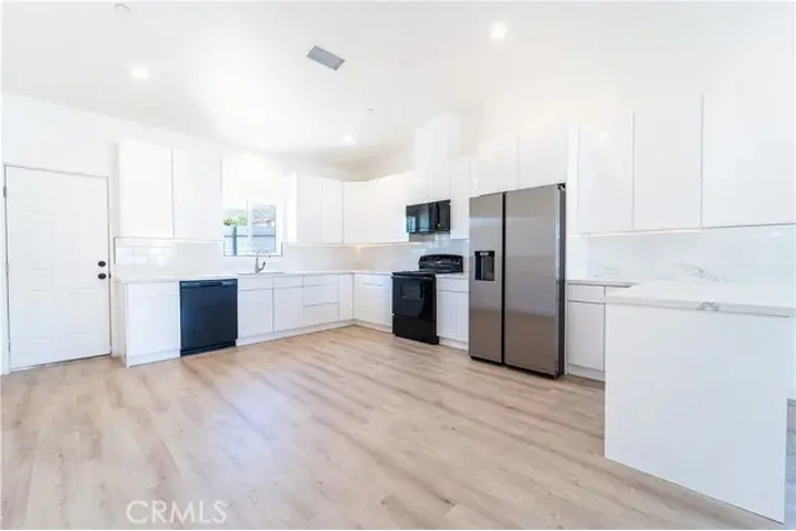 $2700 : BELL GARDENS CASA $2700 image 3