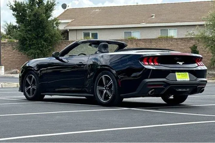 $32403 : Ford Mustang 2025 EcoBoost 2 image 3