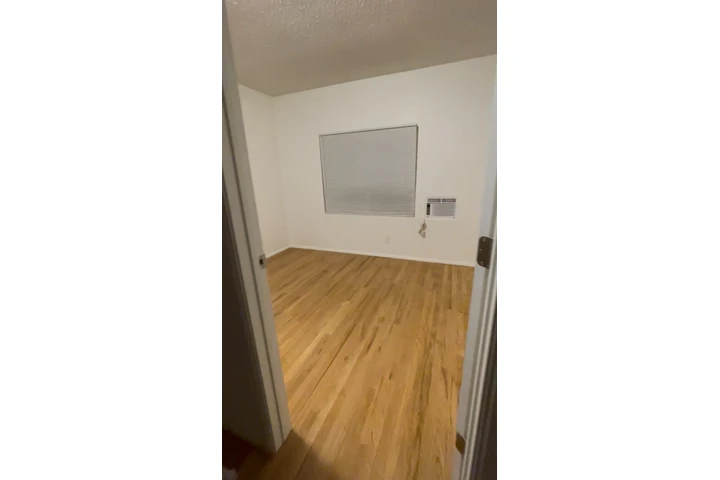 $1000 : Rento Recamara image 2