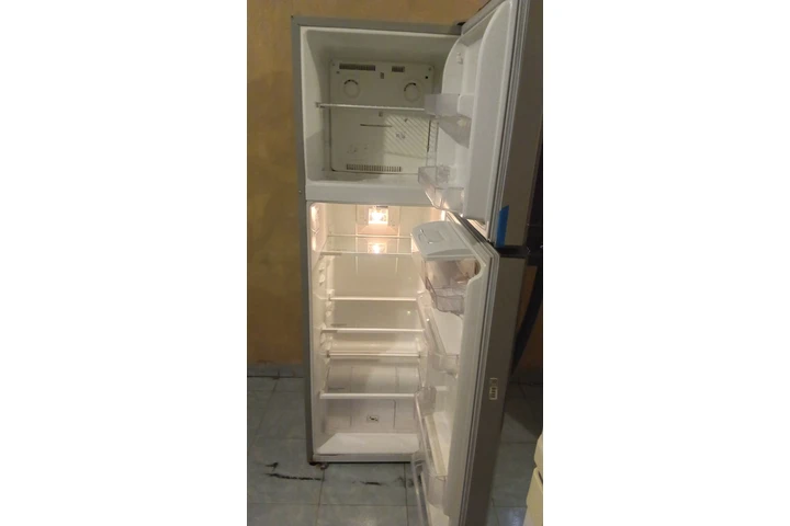 $3500 : Refrigerador De Uso En Venta image 4