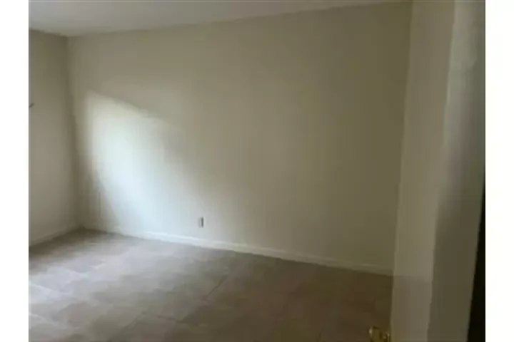 $2175 : LYNWOOD APARTAMENTO image 3