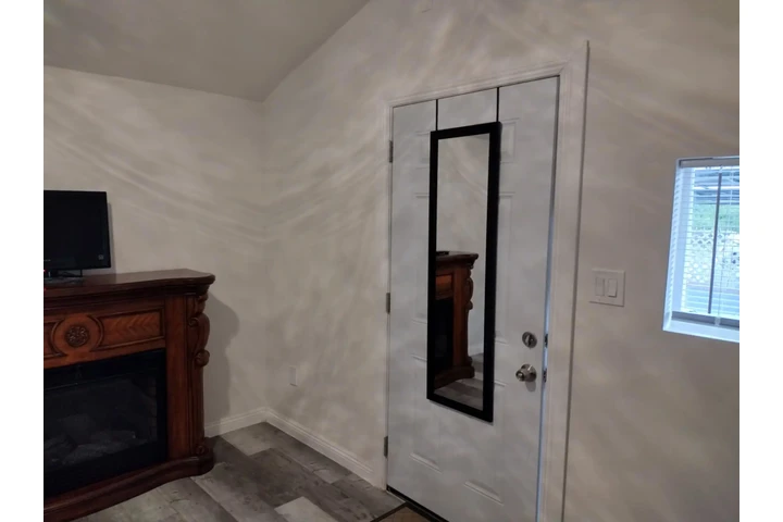 $1500 : Estudio image 2