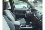 $32900 : Toyota Tacoma 2021 4x4 TRD S thumbnail