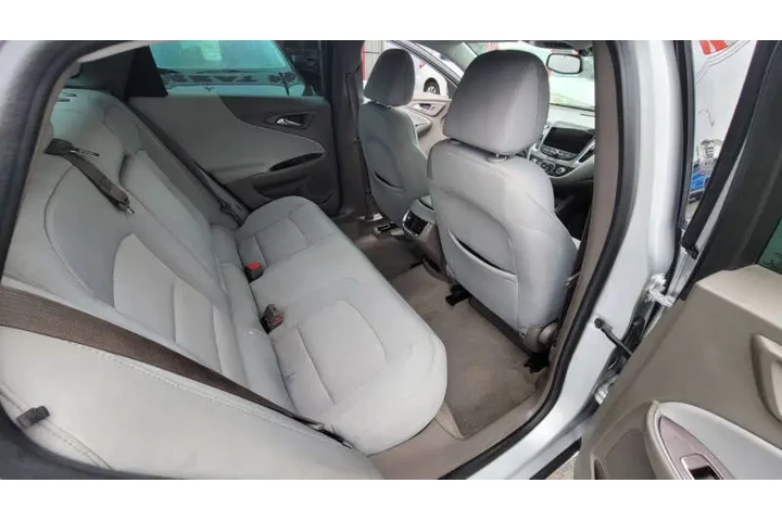 $12995 : 2017 Malibu LT image 9