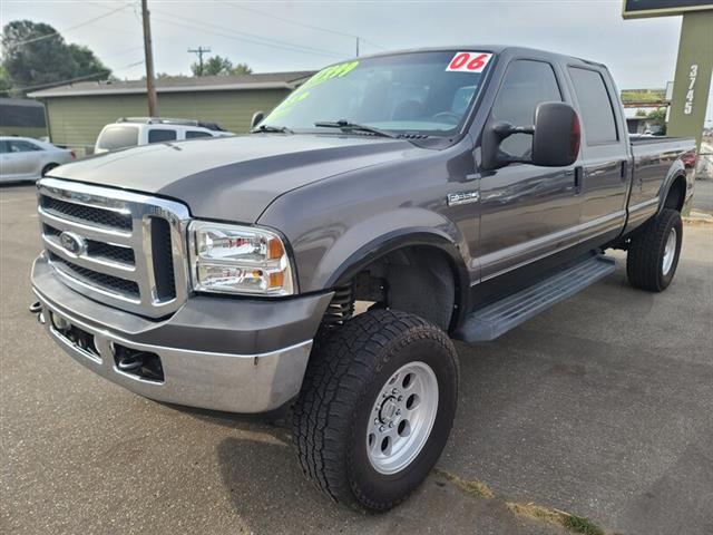 $17999 : 2006 F-350 Lariat Truck image 3