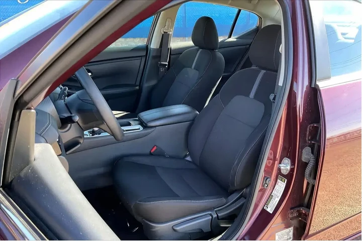 $19823 : Nissan Sentra 2024 SV 4dr Se image 7