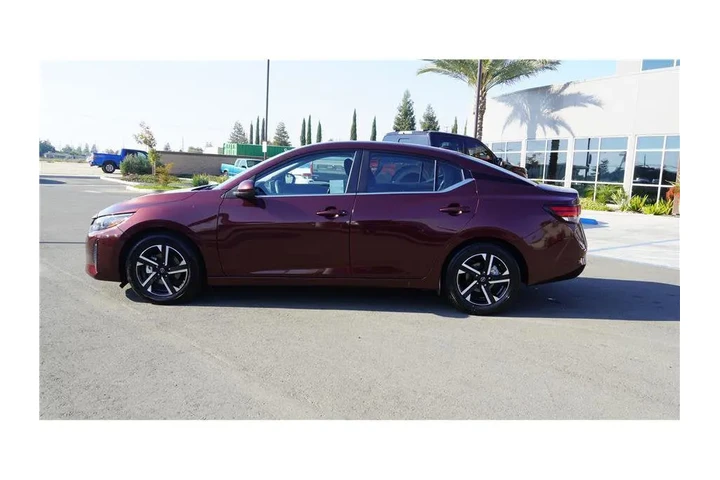 $17984 : 2025 Sentra SV image 7