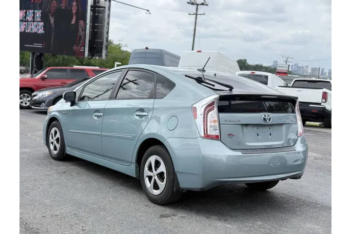 $13995 : 2014 Prius Three image 8