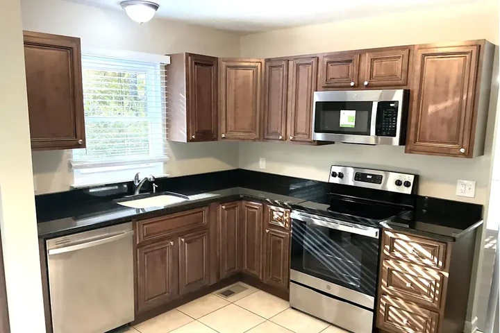 $1145 : Well Furnished Apartments image 2