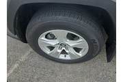 $22500 : Toyota RAV4 2020 XLE 4dr SUV thumbnail