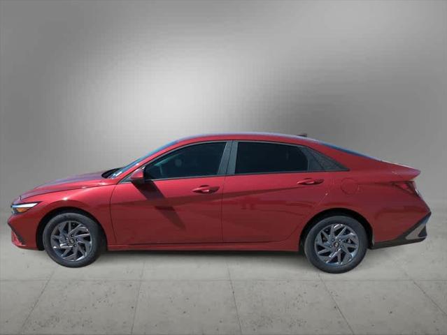 $25140 : New 2024 Hyundai ELANTRA SEL image 2