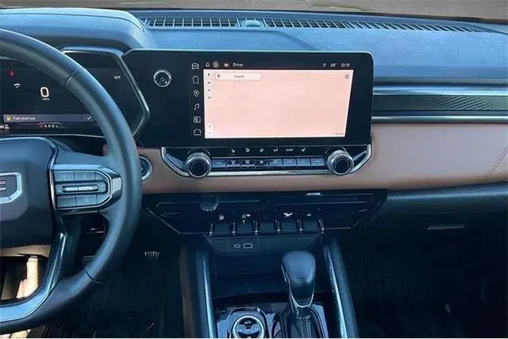 $39154 : GMC Canyon 2024 4x4 AT4 4dr image 4