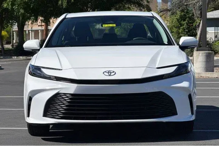 $25279 : Toyota Camry 2025 SE 4dr Sed image 7