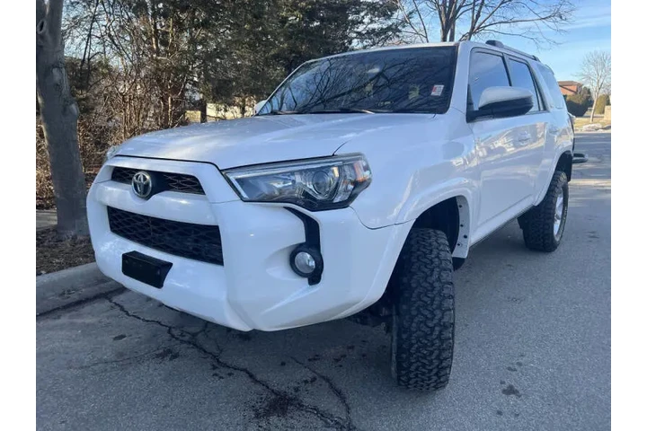$19997 : 2019 4Runner SR5 image 4