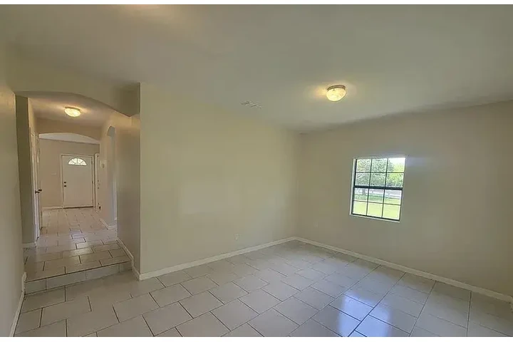 $1340 : HOUSE FOR RENT IN BROWNSVILLE image 6