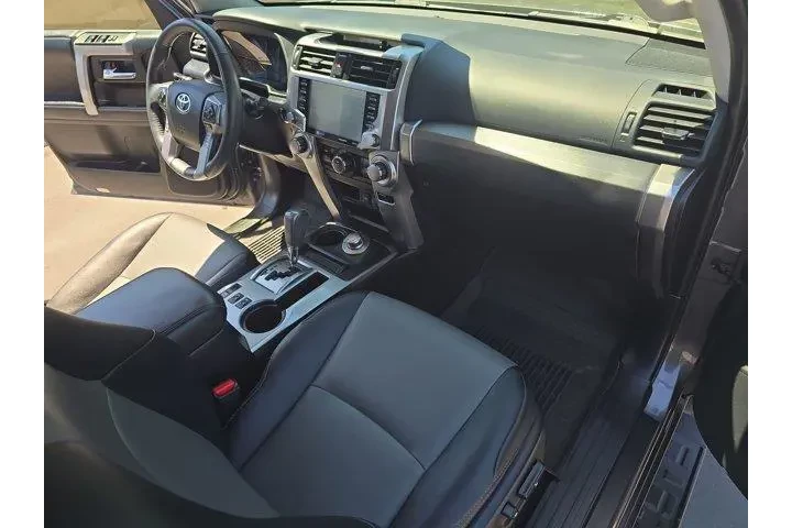 $39995 : Toyota 4Runner 2021 4x4 SR5 image 9