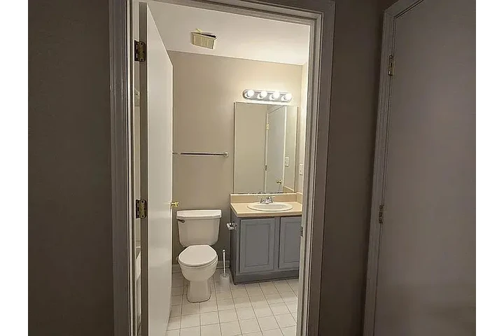 $1150 : Welcome to this charming 2-bed image 4