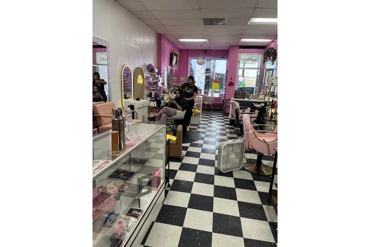 Manicurista image 2