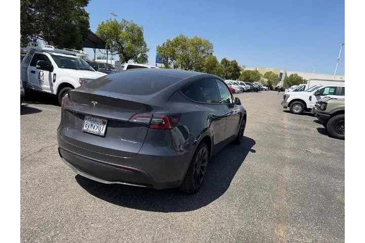 $29000 : Tesla Model Y 2021 AWD Long image 4