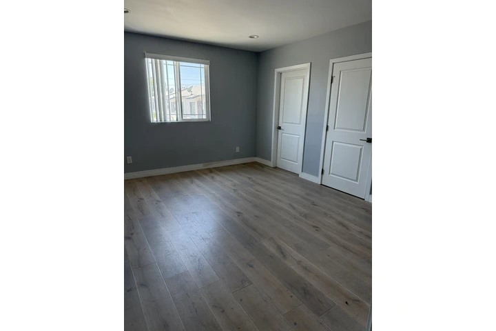 $1300 : 8332 Luxor street st image 2