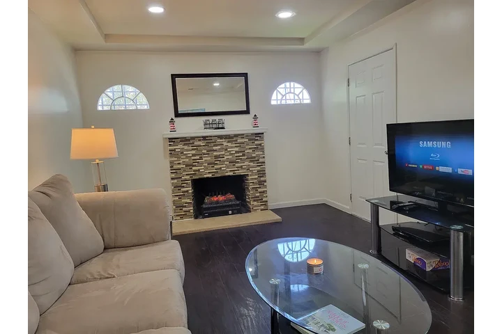 $1280 : CUDAHY RENTA image 6