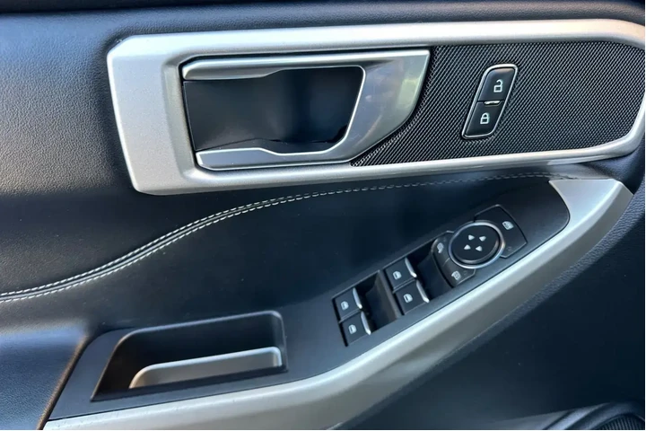 $28618 : Ford Explorer 2022 XLT 4dr S image 10