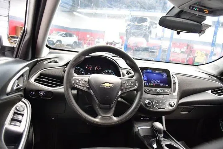 $17994 : Chevrolet Malibu 2024 LT 4dr image 8
