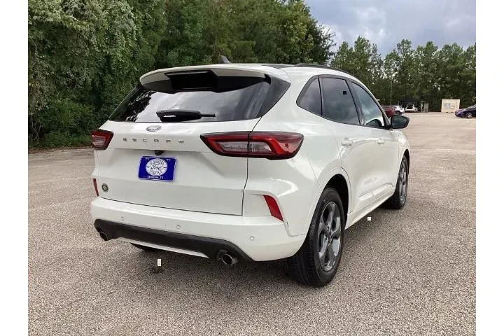 $18827 : Ford Escape 2023 ST-Line 4dr image 5