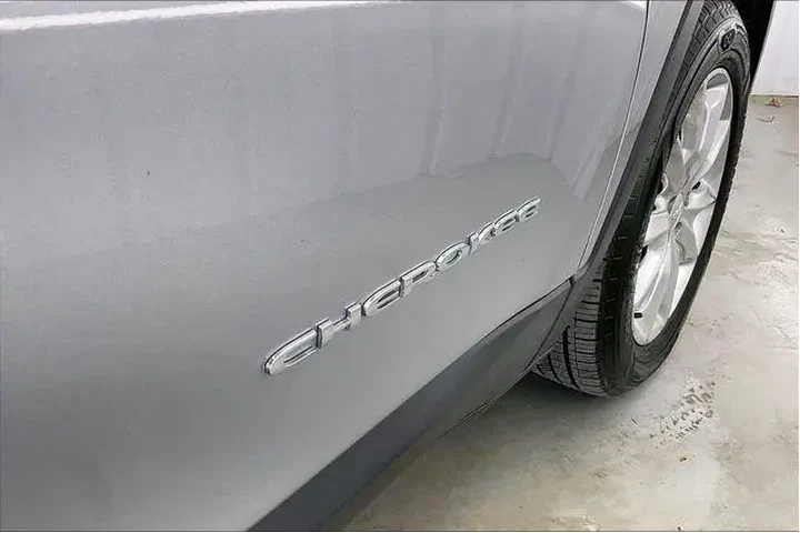 $14490 : Jeep Cherokee 2017 4x4 Limit image 9