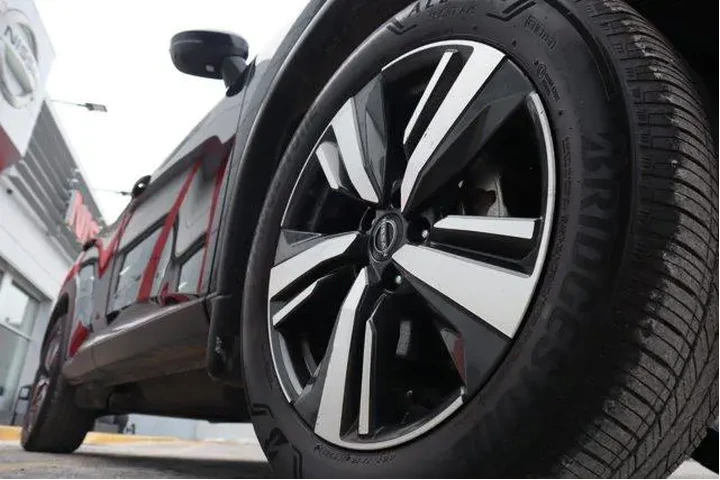 $25236 : Nissan Rogue 2023 AWD Platin image 8