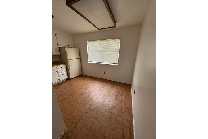 $999 : Charming 1-Bedroom Apartment i image 4