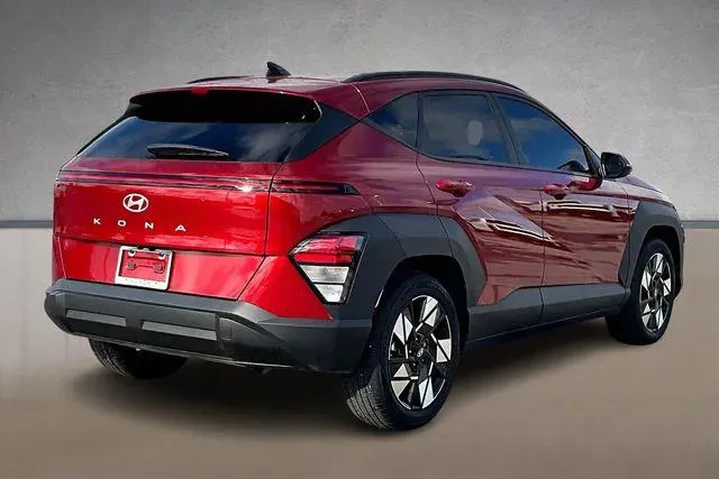 $21740 : Hyundai KONA 2024 SEL 4dr Cr image 2