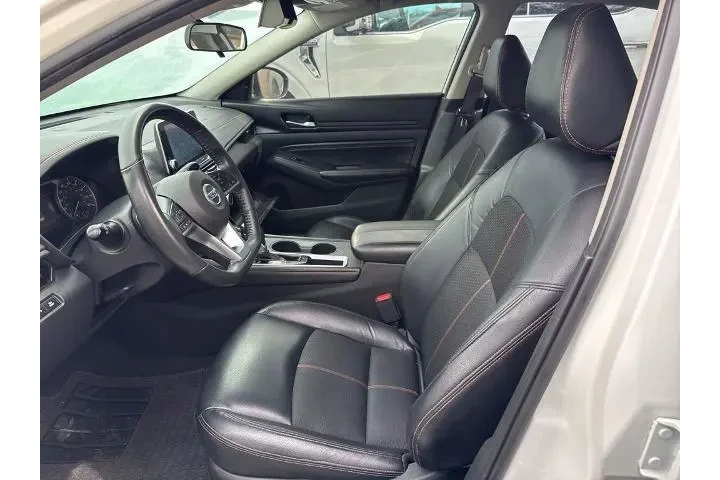 $21344 : Nissan Altima 2022 2.0 SR 4d image 5