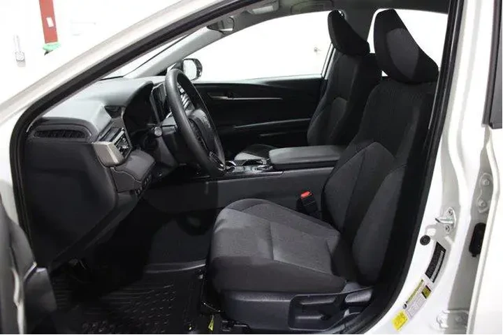$27998 : Toyota Camry 2025 LE 4dr Sed image 3