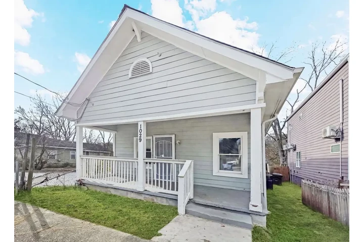 $1600 : 4 Bedrooms House in Atlanta GA image 1