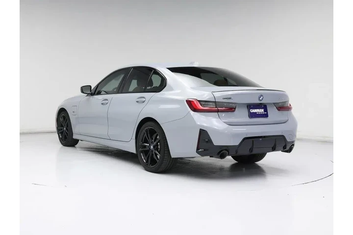 $36998 : BMW 3 Series 2023 330e 4dr S image 2