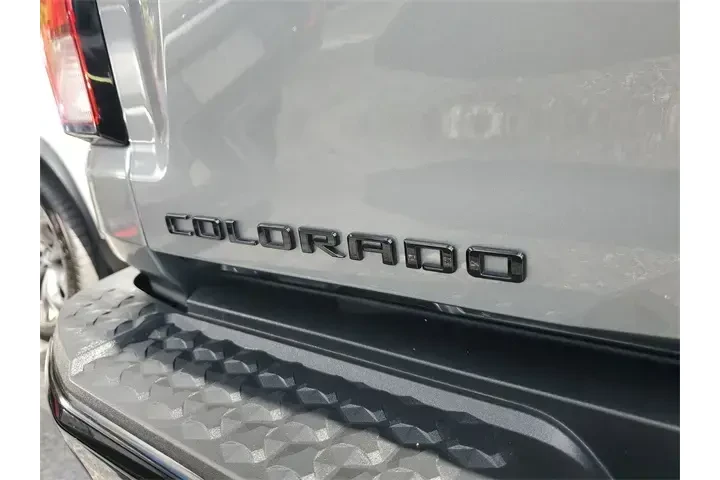 $37990 : Chevrolet Colorado 2024 4x4 image 5