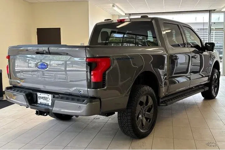 $38513 : Ford F-150 Lightning 2023 AW image 4