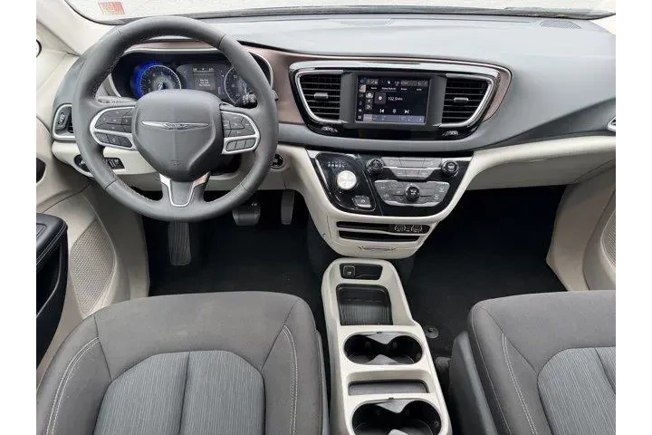 $20863 : Chrysler Voyager 2023 LX 4dr image 4