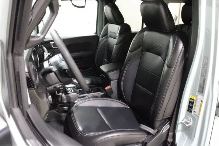 $32998 : Jeep Wrangler 2023 4x4 Sahar image 5