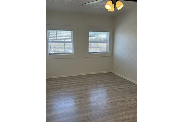 $790 : Modern 1BD 1BT available image 4
