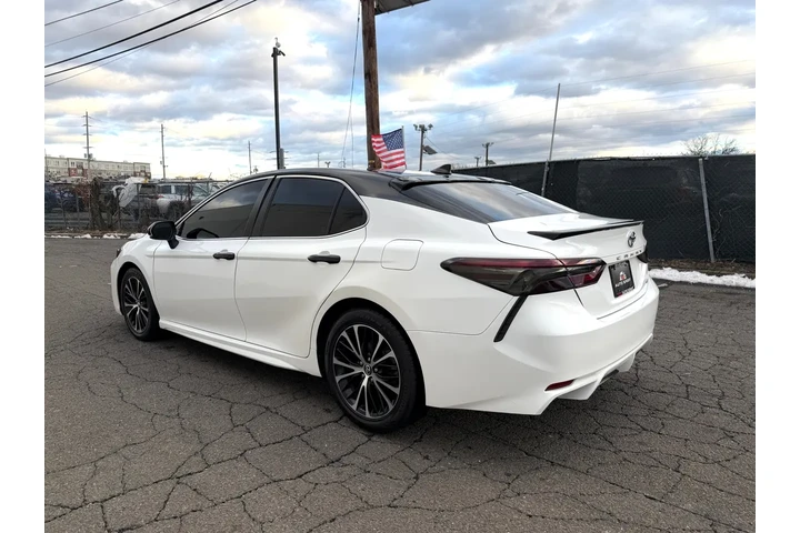 $14979 : 2020 Camry SE Auto (Natl) image 5