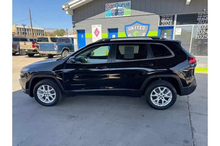 2017 Cherokee Latitude 4WD image 8