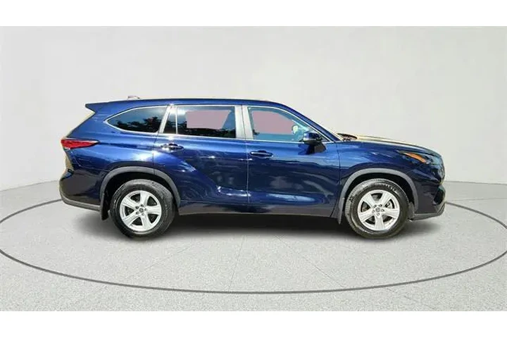 $30790 : Toyota Highlander 2023 image 2