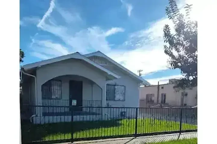 $2950 : HUNTINGTON PARK RENTO CASA image 8